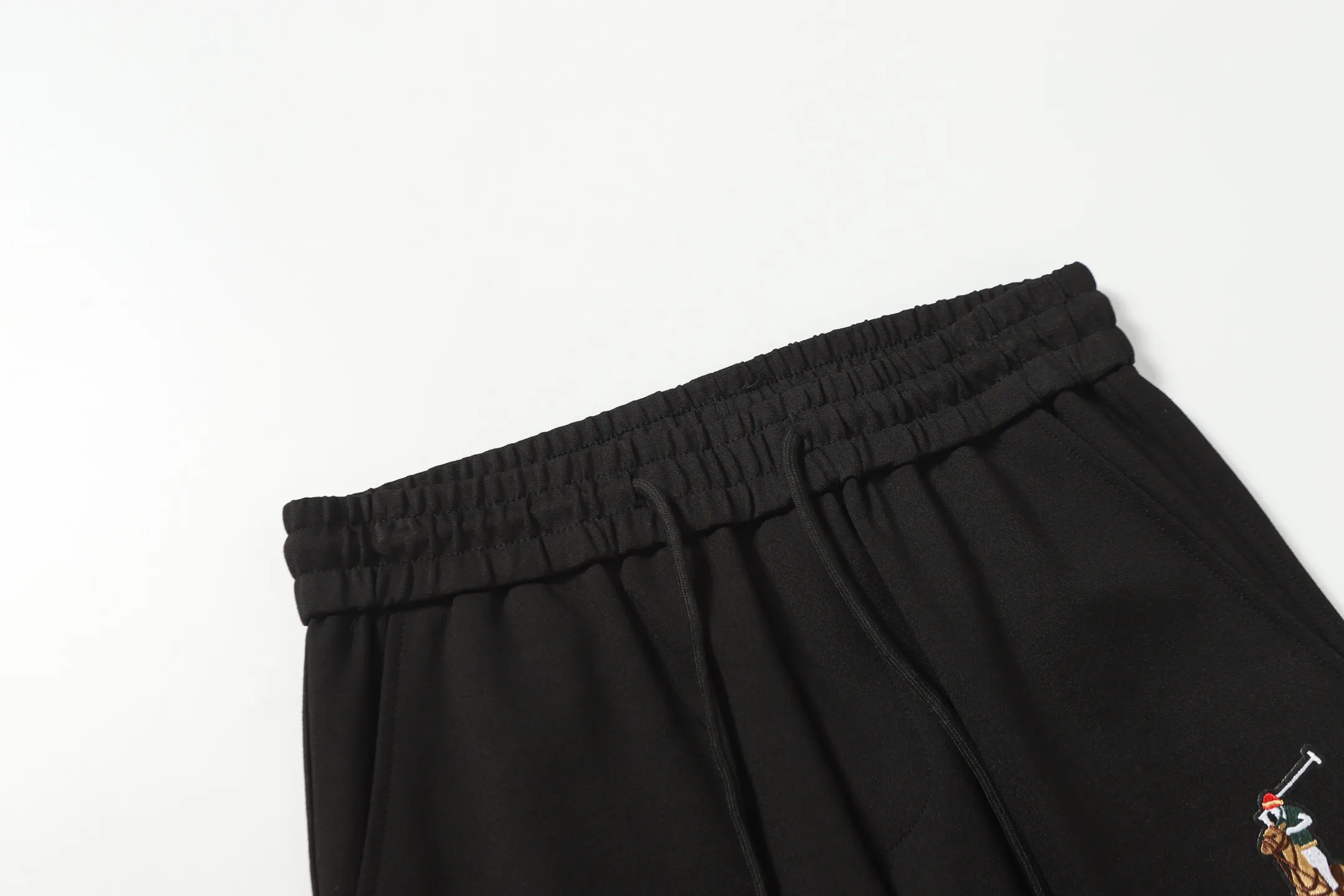 P260 🔥50ss new product Paul Ralph Lauren shorts, original counter casual, with knitting, luxury classic brand original LOGO accessories, best-selling counter, very comfortable to wear, low-key yet luxurious, very classy to wear. Needless to say, the trousers style and tailoring, the upper body is exquisite and vivid👍High-end first-class top quality materials, truly palace-level casual pants, made of Turkish cotton ✂️The quality is outstanding. After heavy washing, the pants are very soft and not picky. The upper body is absolutely stylish and extremely luxurious. Size: S.M.L.XL.XXL